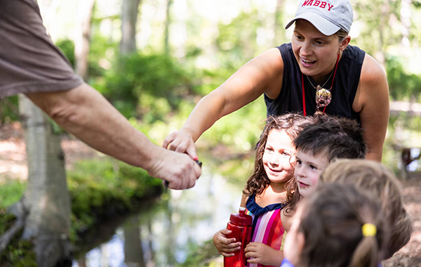 counselor-kids-nature